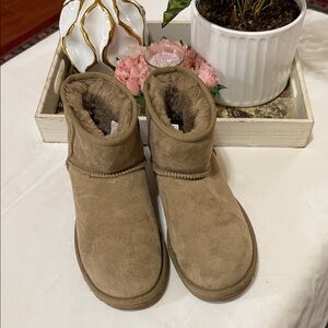 UGG Classic Short Suede Ankle Boots in Chestnut